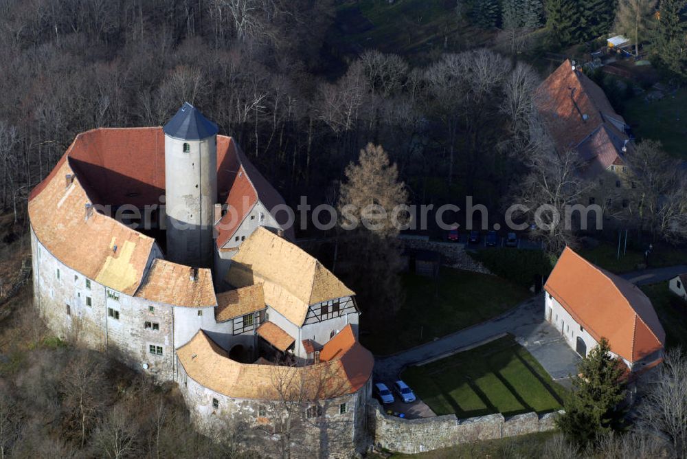 Schönfels from above - Blick auf Burg Schönfels, sie ist das Wahrzeichen der Gemeinde Lichtentanne. Die Burg wurde um 1180 erbaut und wurde 1480 einmal umgebaut, heute ist die Burg ein Burgmuseum. Kontakt: Burg Schönfels, Burgstraße 34, 08115 Lichtentanne, OT Schönfels, Tel. 037600/2327, Fax 037600/2577, E-Mail burg-schoenfels@gemeinde-lichtentanne.de,