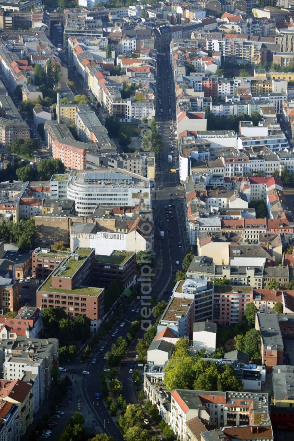 Aerial image Berlin OT Prenzlauer Berg - View of the road Schoenhauser Allee in the district of Prenzlauer Berg in Berlin