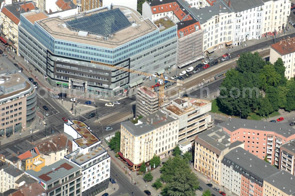 Aerial photograph Berlin - Blick auf das Wohn- und Geschäftshaus Schönhauser Tor in der Torstraße 49 Ecke Schönhauser Allee, nahe dem Rosa-Luxemburg-Platz in Berlin-Pankow. Mit im Bild die Gebäudebaustelle für moderne Eigentumswohnungen, im Erdgeschoss sind Gewerbeflächen geplant. Ausführend ist die FAKTUM Immobilienservice GmbH. Kontakt: http.://