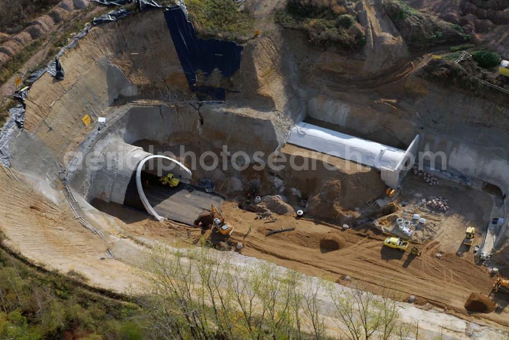 Meißen from above - Blick auf die Bauarbeiten am 719 m langen Schottenbergtunnel durch die Ed. Züblin AG, Albstadtweg 3, 70567 Stuttgart - Tel.: 711 7883-0 - Telefax: 711 7883-390 - E-Mail info@zueblin.de zur Umfahrung der Stadt Meißen. Damit soll das steigende Verkehrsaufkommen entlastet werden sowie die Anwohner und die Albrechtsburg.