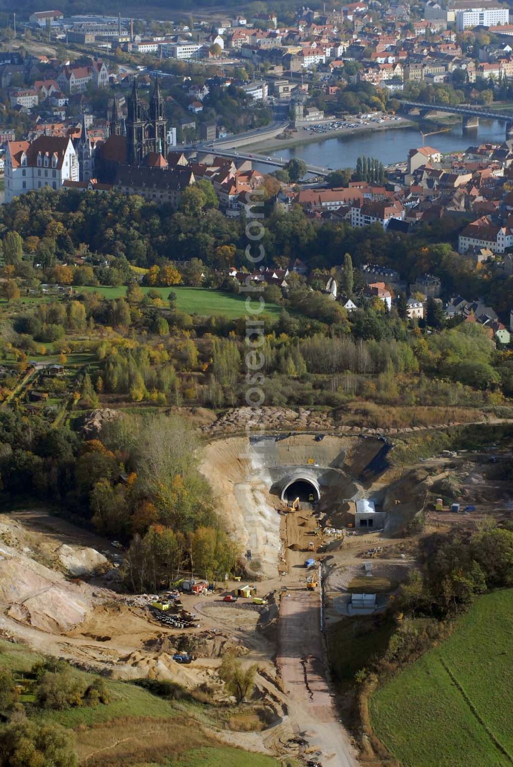 Meißen from the bird's eye view: Blick auf die Bauarbeiten am 719 m langen Schottenbergtunnel durch die Ed. Züblin AG, Albstadtweg 3, 70567 Stuttgart - Tel.: 711 7883-0 - Telefax: 711 7883-390 - E-Mail info@zueblin.de zur Umfahrung der Stadt Meißen. Im Hintergrund befindet sich die Albrechtsburg mit Blick auf die Elbe.