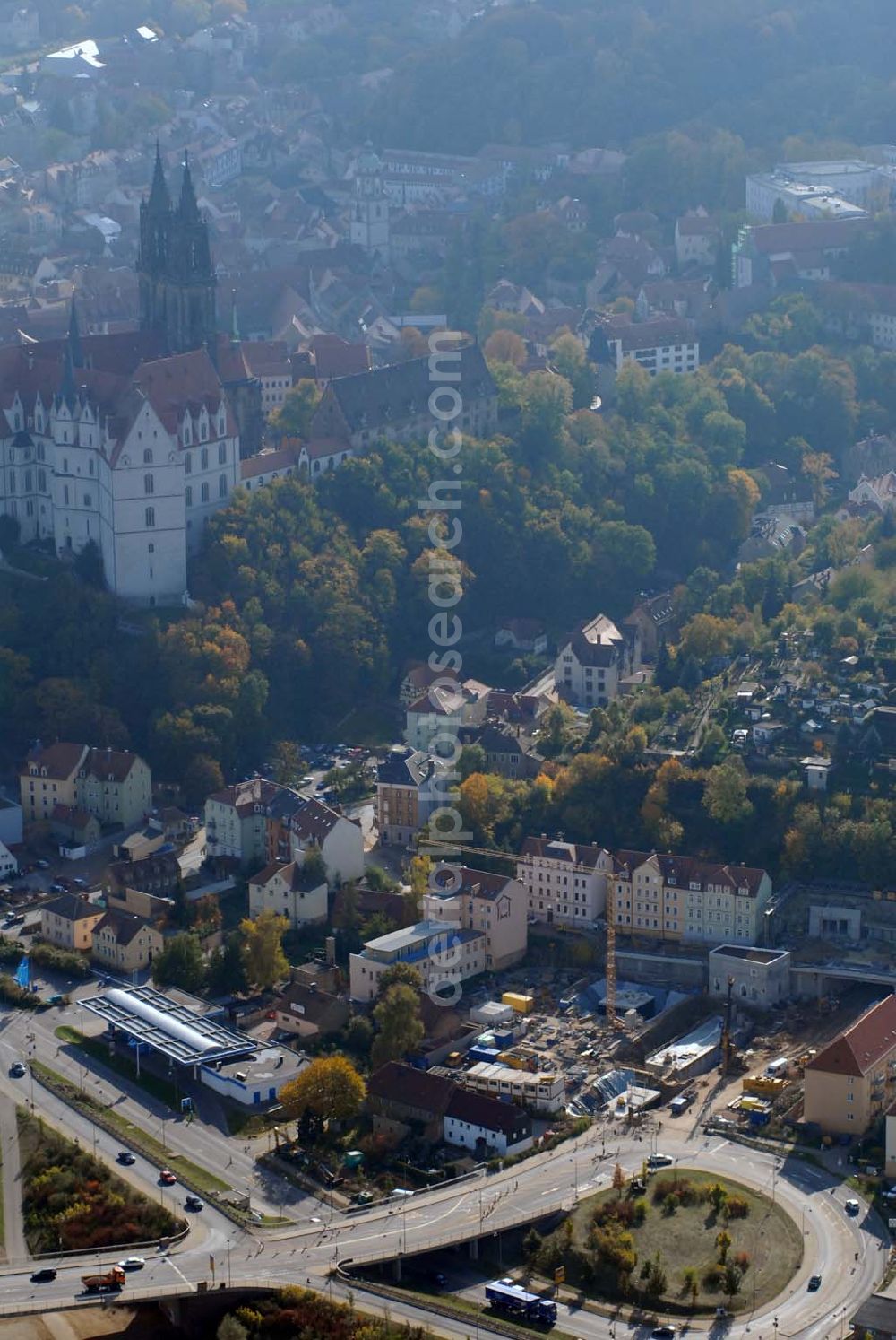 Aerial photograph Meißen - Blick auf die Bauarbeiten am 719 m langen Schottenbergtunnel durch die Ed. Züblin AG, Albstadtweg 3, 70567 Stuttgart - Tel.: 711 7883-0 Telefax: 711 7883-390 - E-Mail info@zueblin.de zur Umfahrung der Stadt Meißen an der Leipziger Straße. Im Hintergrund befindet sich die Albrechtsburg.