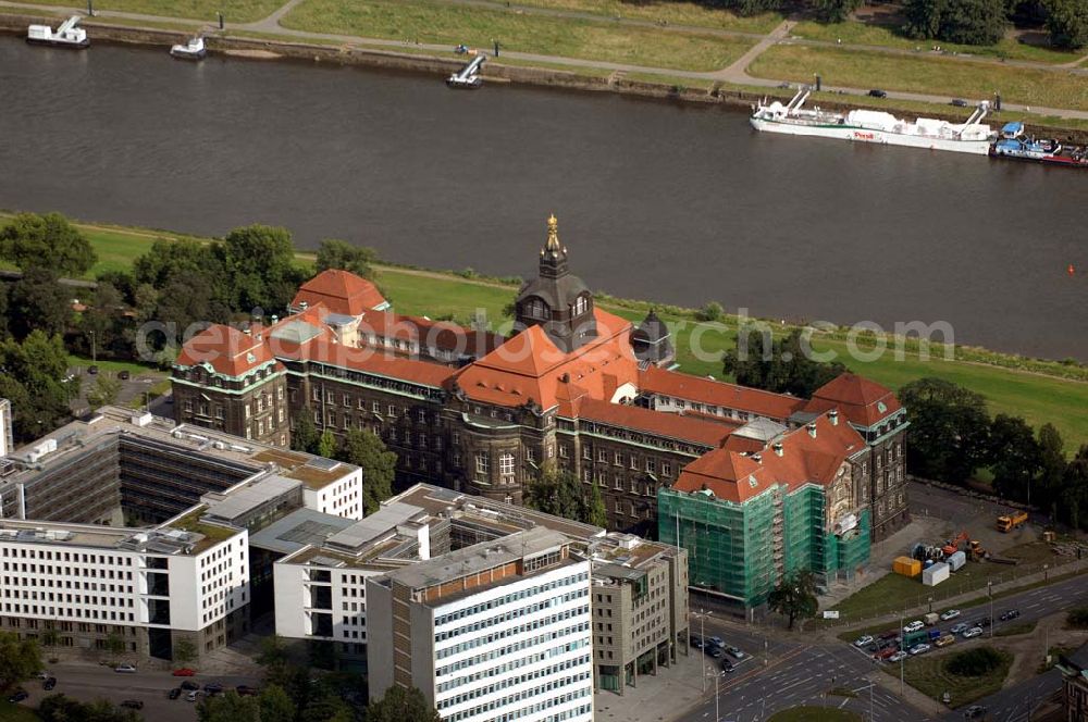 Aerial image Dresden - Blick auf die sächsische Staatskanzlei (ehemalige Königliche Ministerium des Innern), die heute Sitz der Landesregierung, des Ministerium des Innern und des Ministerium der Justiz ist.