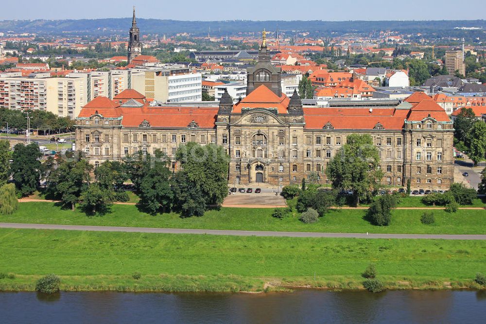 Dresden from above - Blick über die Elbe auf die im Stil der Neorenaissance erbaute Sächsische Staatskanzlei, Amtssitz des sächsischen Ministerpräsidenten, am Neustädter Elbufer in Dresden, Sachsen. View over the Elbe river on the official residence of the Prime Minister of Saxony, the Saxon State Chancellery, on the riverside in Dresden-Neustadt, Saxony.