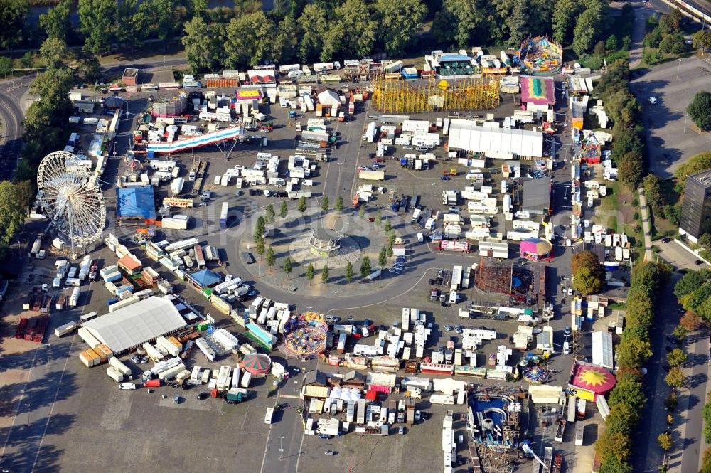 Hannover from the bird's eye view: Das Schützenfest Hannover in Niedersachsen findet jährlich auf dem Schützenplatz für etwa 10 Tage statt. The marksmen's festival in Hannover is every year between 10 days.