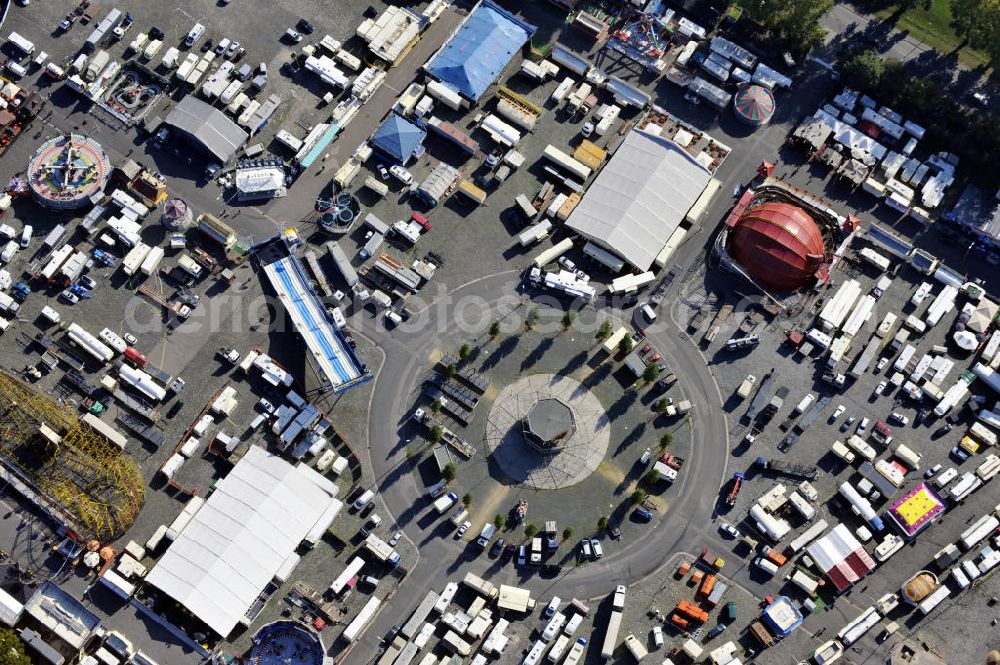 Aerial photograph Hannover - Blick auf den Schützenplatz im Stadtteil Calenberger Neustadt in Hannover. Der Schützenplatz wurde ursprünglich als Exerzierpaltz einer benachbarten Kaserne angelegt und ist Heute einer der größten Festplätze Deutschlands. View to the Schützenplatz in the district Calenberger Neustadt in Hannover. The Schützenplatz was created as an parade ground for an contigious barrack and is now one of the largest festival grounds in Germany.