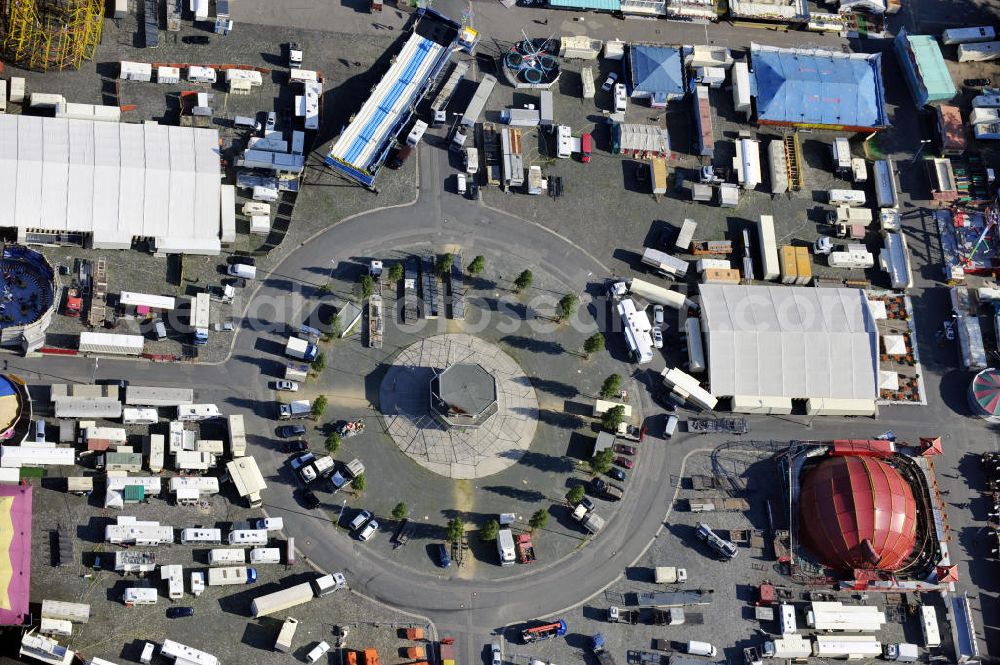 Aerial image Hannover - Blick auf den Schützenplatz im Stadtteil Calenberger Neustadt in Hannover. Der Schützenplatz wurde ursprünglich als Exerzierpaltz einer benachbarten Kaserne angelegt und ist Heute einer der größten Festplätze Deutschlands. View to the Schützenplatz in the district Calenberger Neustadt in Hannover. The Schützenplatz was created as an parade ground for an contigious barrack and is now one of the largest festival grounds in Germany.