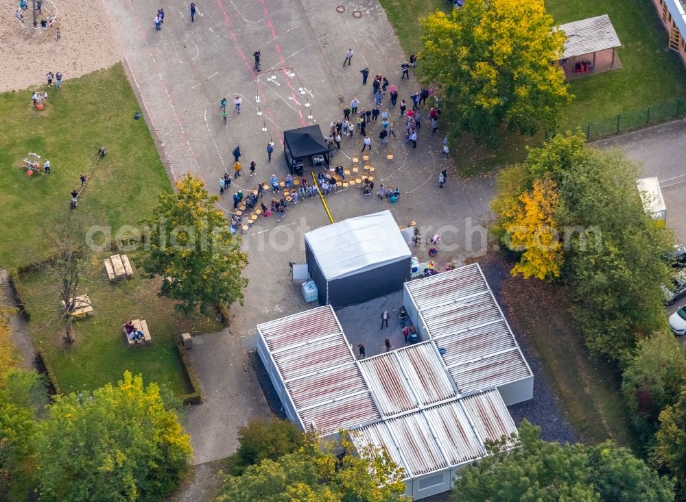 Fröndenberg/Ruhr from the bird's eye view: Participants in the school festival on the grounds of the Gesamtschule Froendenberg Im Wiesengrund in Froendenberg/Ruhr in the state North Rhine-Westphalia, Germany