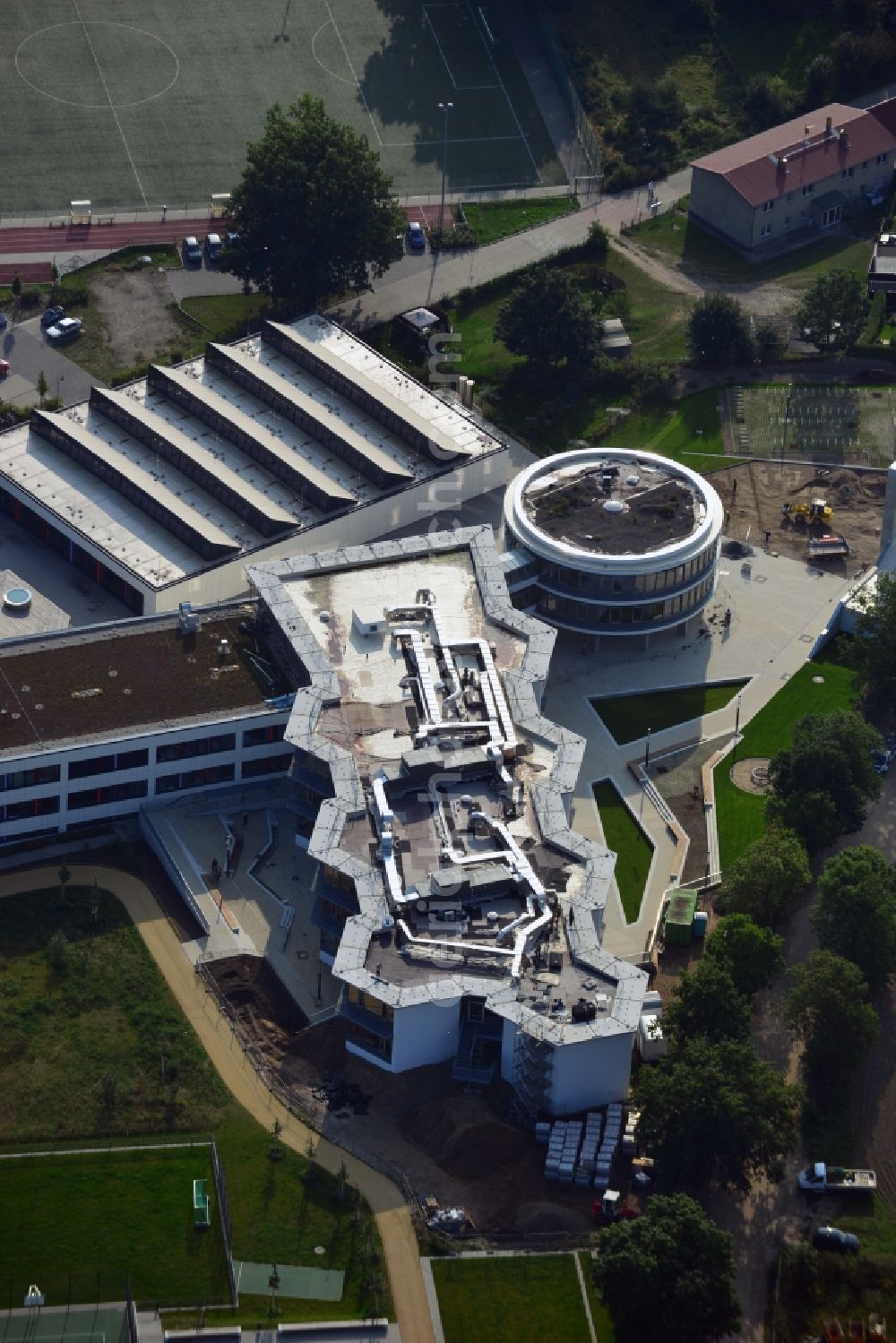 Aerial photograph Mühlenbeck - View of the annex building of the Käthe- Kollwitz- School in Mühlenbeck in the state Brandenburg