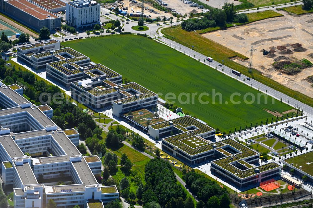 München from above - School building on Ottostrasse - Mitterfeldallee in Unterfoehring in the state Bavaria, Germany