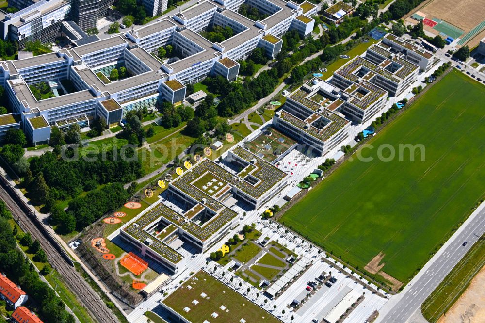 Aerial photograph München - School building on Ottostrasse - Mitterfeldallee in Unterfoehring in the state Bavaria, Germany