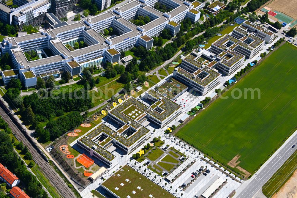 München from above - School building on Ottostrasse - Mitterfeldallee in Unterfoehring in the state Bavaria, Germany