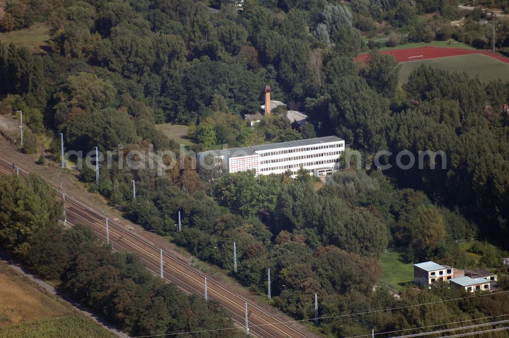 Berlin from the bird's eye view: Blick auf die ehemalige Berufsfachschule für Sozialwesen, Sozialpädagogik und Altenpflege an der Wiltbergstraße in Buch. Das Gebäude steht seit Jahren leer.