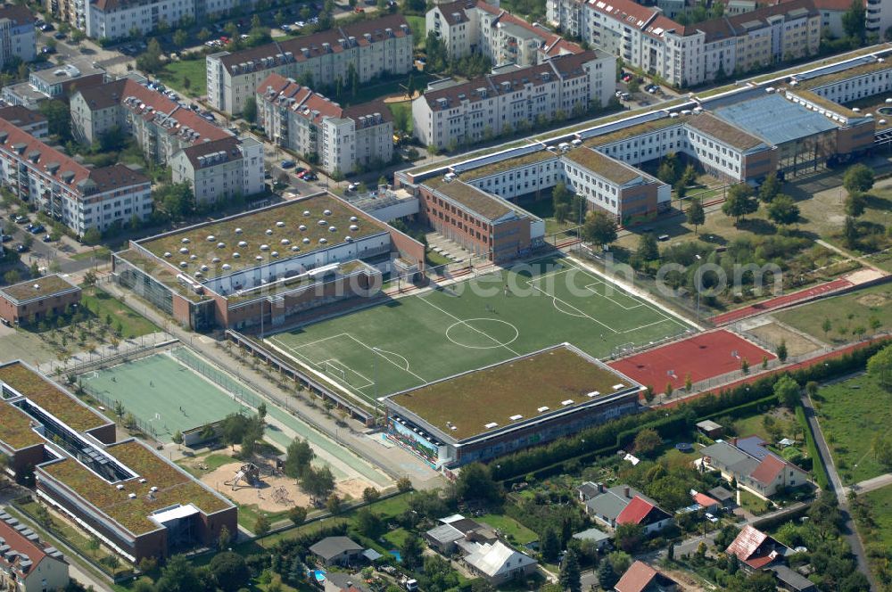 Berlin from the bird's eye view: Blick auf die Schule am Hohen Feld und die Robert-Havemann-Schule, in Karow.