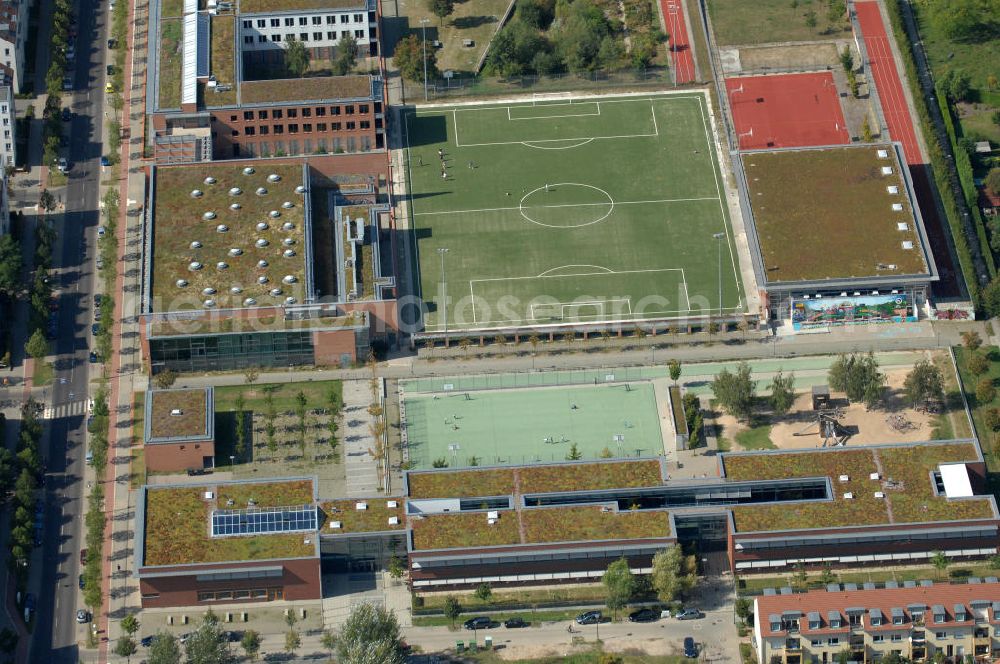 Berlin from the bird's eye view: Blick auf die Schule am Hohen Feld und die Robert-Havemann-Schule, in Karow.