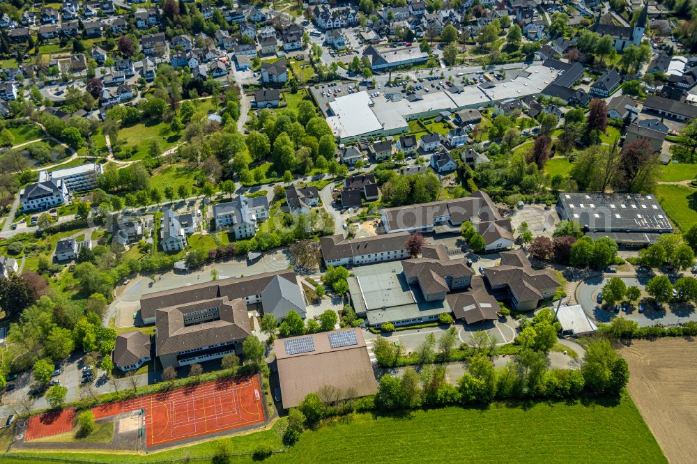 Eslohe (Sauerland) from above - School building of the Christine-Koch-Hauptschule Eslohe and of Realschule Eslohe on Schulstrasse in Eslohe (Sauerland) in the state North Rhine-Westphalia, Germany