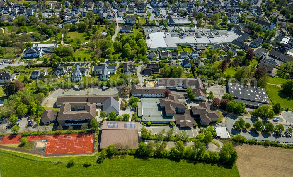 Eslohe (Sauerland) from the bird's eye view: School building of the Christine-Koch-Hauptschule Eslohe and of Realschule Eslohe on Schulstrasse in Eslohe (Sauerland) in the state North Rhine-Westphalia, Germany