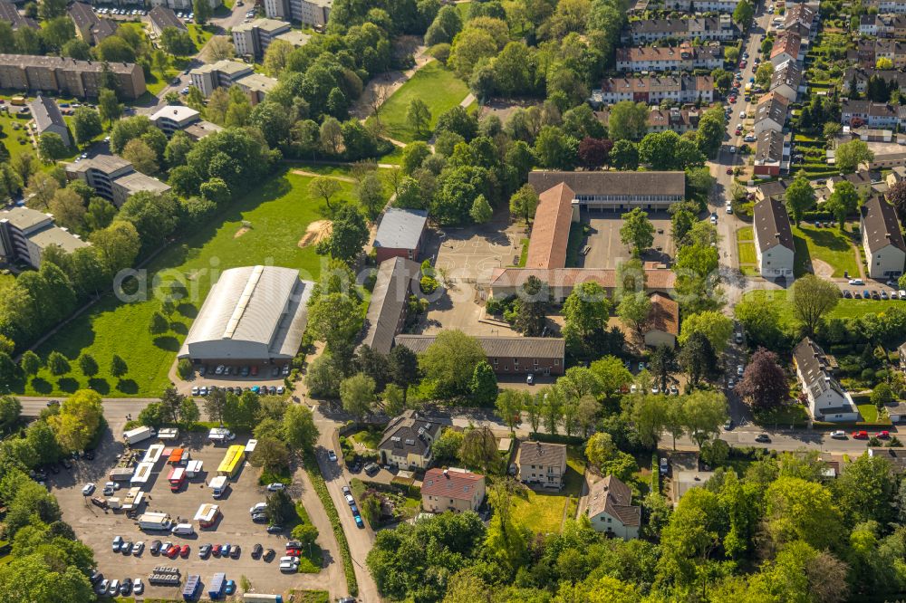 Hagen from above - School building of the Gemeinschaftsgrundschule der Stadt Hagen and of the Rahel-Varnhagen-Kolleg in Hagen in the state North Rhine-Westphalia, Germany