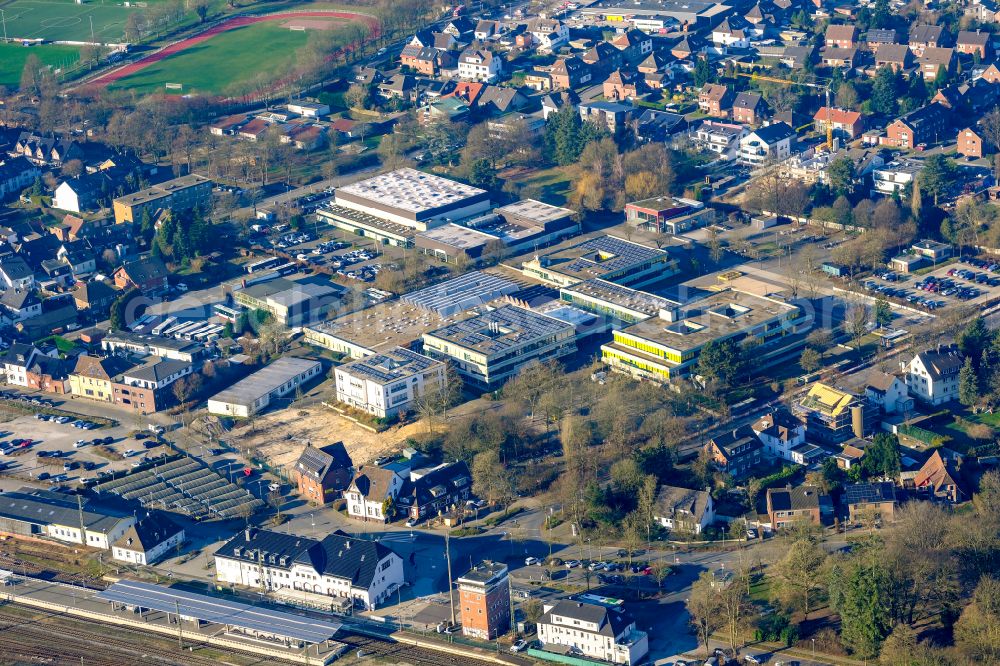 Haltern am See from above - School of the Joseph's Koenig high school and the Alexan der's Lebenstein secondary school in holders in the lake in the federal state North Rhine-Westphalia