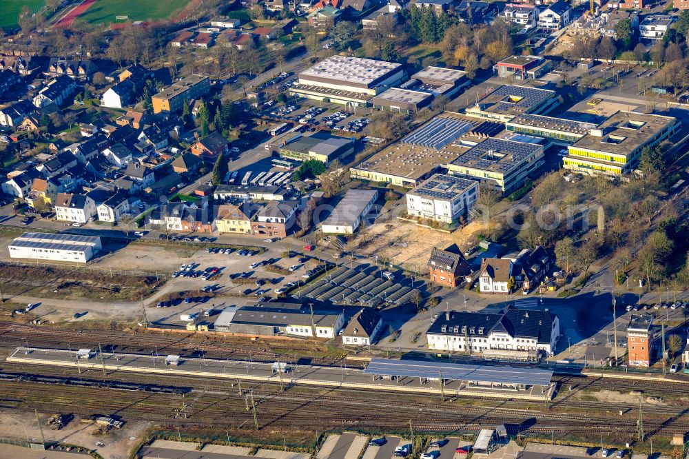 Aerial photograph Haltern am See - School of the Joseph's Koenig high school and the Alexan der's Lebenstein secondary school in holders in the lake in the federal state North Rhine-Westphalia