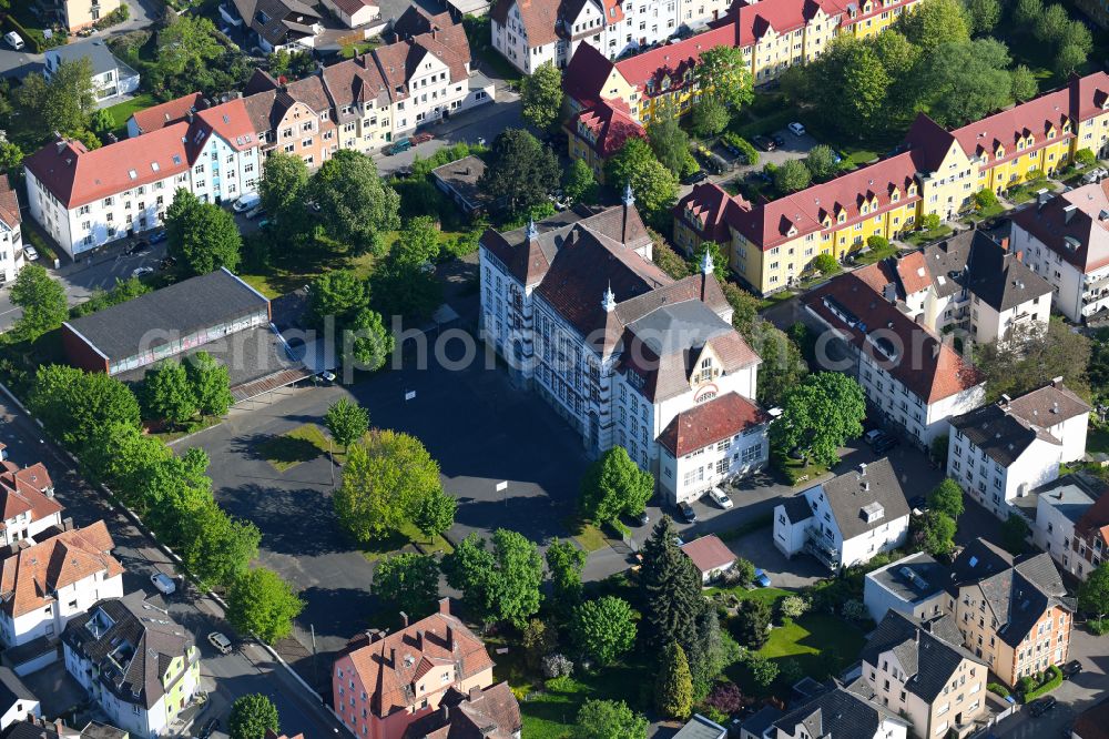 Aerial image Bielefeld - School building of the Abendgymnasium on street Gutenbergstrasse in the district Mitte in Bielefeld in the state North Rhine-Westphalia, Germany