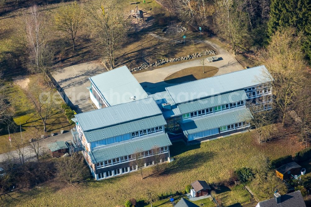 Aerial image Menden (Sauerland) - School building of the Adolf-Kolping-Schule Hueingsen on Haydnstrasse in the district Lendringsen in Menden (Sauerland) in the state North Rhine-Westphalia, Germany