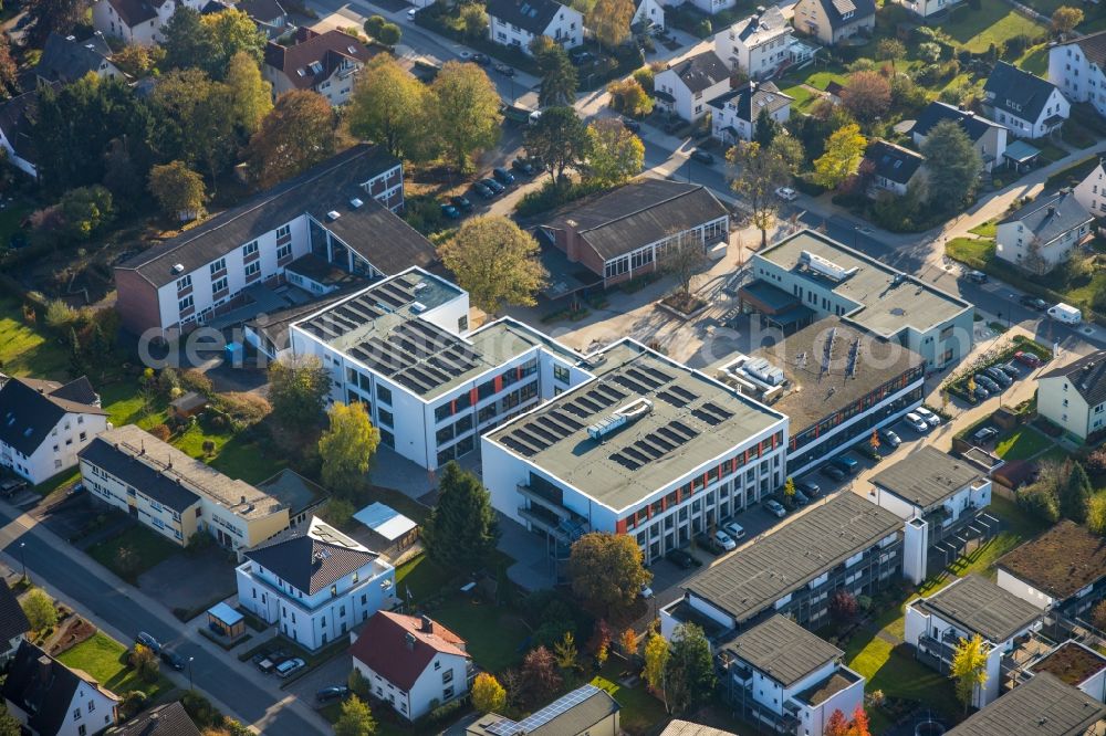 Aerial photograph Arnsberg - School building of the Agnes-Wenke Sekundarschule Neheim-Huesten on Graf-Galen-Strasse in the district Neheim in Arnsberg in the state North Rhine-Westphalia, Germany