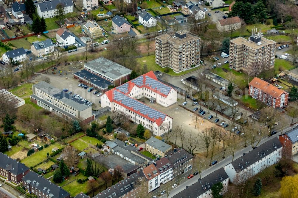 Aerial photograph Bottrop - School building of the Albert-Schweitzer-Grundschule on Prosperstrasse in Bottrop in the state North Rhine-Westphalia, Germany