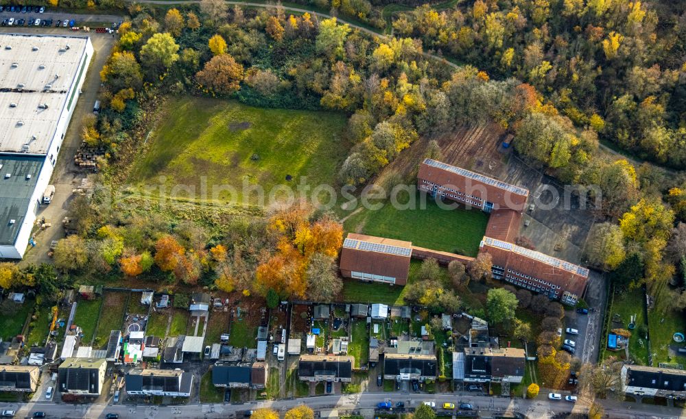 Ellinghorst from the bird's eye view: School building of the Albert-Schweitzer-Schule on street Weusters Weg in Ellinghorst at Ruhrgebiet in the state North Rhine-Westphalia, Germany