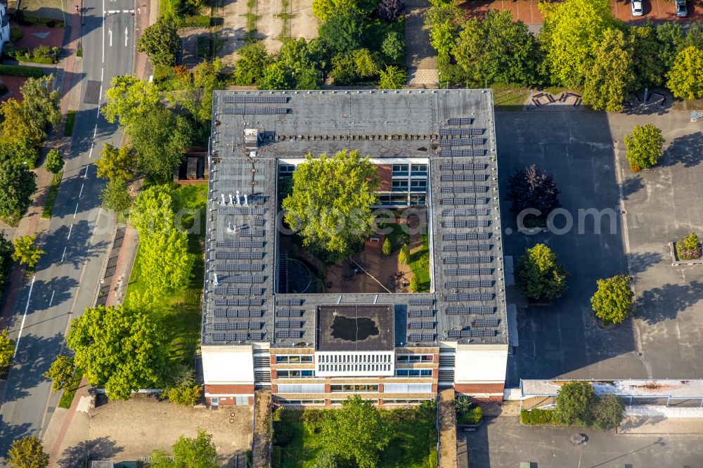 Aerial image Beckum - School building of the Albertus-Magnus-Gymnasium on street Paterweg in Beckum at Ruhrgebiet in the state North Rhine-Westphalia, Germany