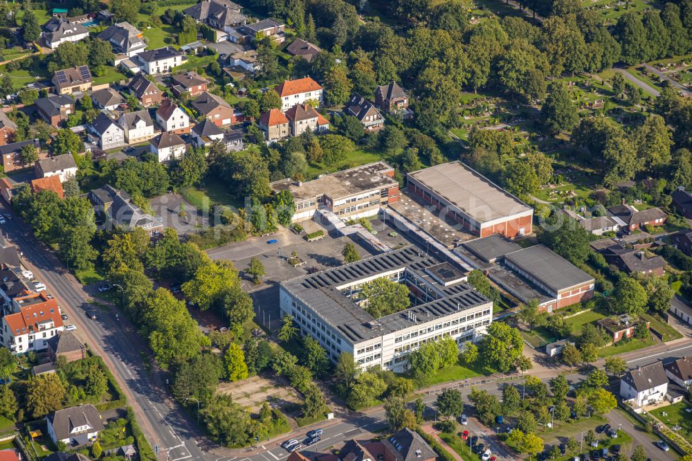 Aerial photograph Beckum - School building of the Albertus-Magnus-Gymnasium on street Paterweg in Beckum at Ruhrgebiet in the state North Rhine-Westphalia, Germany