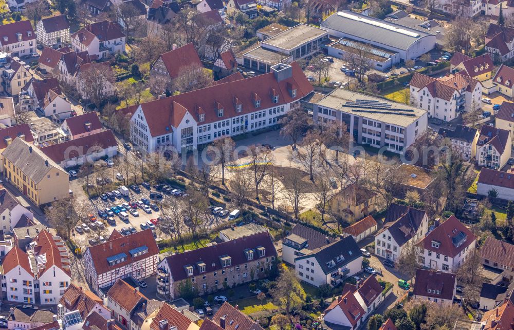 Aerial photograph Soest - School building of the Aldegrever-Gymnasium on street Burghofstrasse in Soest in the state North Rhine-Westphalia, Germany