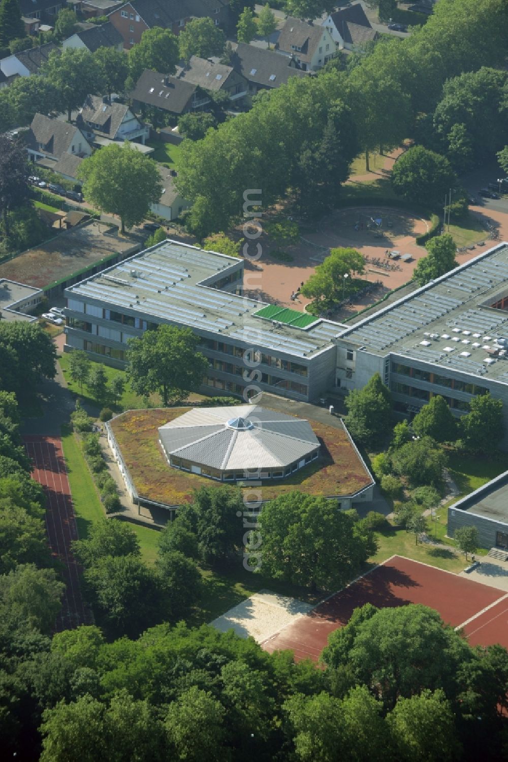 Aerial image Gütersloh - School building of the Anne-Frank-Schule in Guetersloh in the state North Rhine-Westphalia