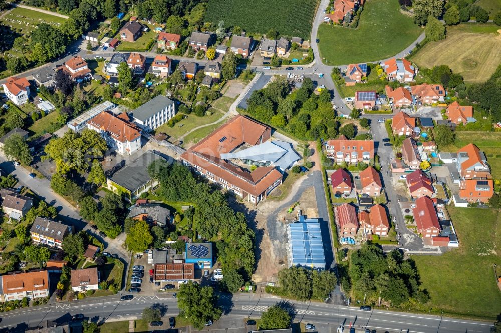 Aerial photograph Hamm - School building of the Arnold-Freymuth-Gesamtschule of Stadt Hamm An der Falkschule in the district Herringen in Hamm in the state North Rhine-Westphalia, Germany