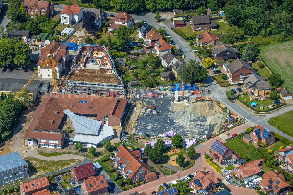 Aerial image Hamm - School building of the Arnold-Freymuth-Gesamtschule of Stadt Hamm An der Falkschule in the district Herringen in Hamm in the state North Rhine-Westphalia, Germany