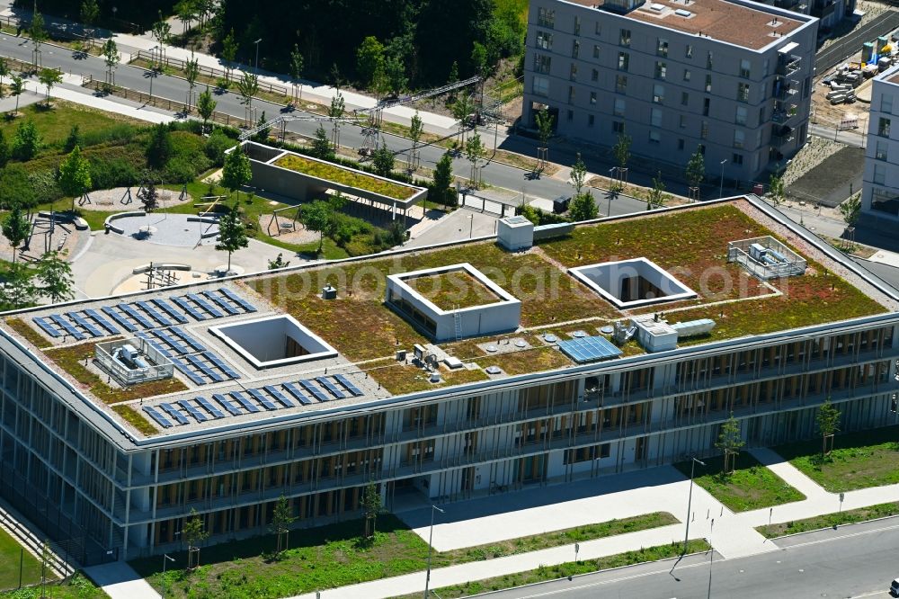 München from above - School building of the on Aubinger Allee - Hoehrweg in the district Aubing in Munich in the state Bavaria, Germany