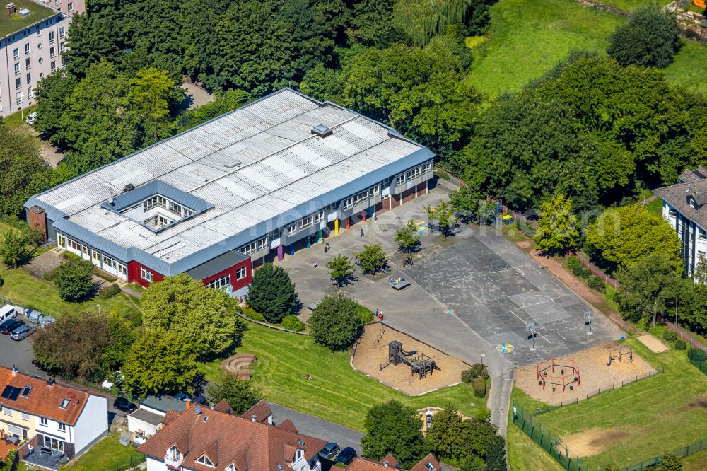 Aerial image Witten - School building of the Baedekerschule on street In den Hoefen in Witten at Ruhrgebiet in the state North Rhine-Westphalia, Germany