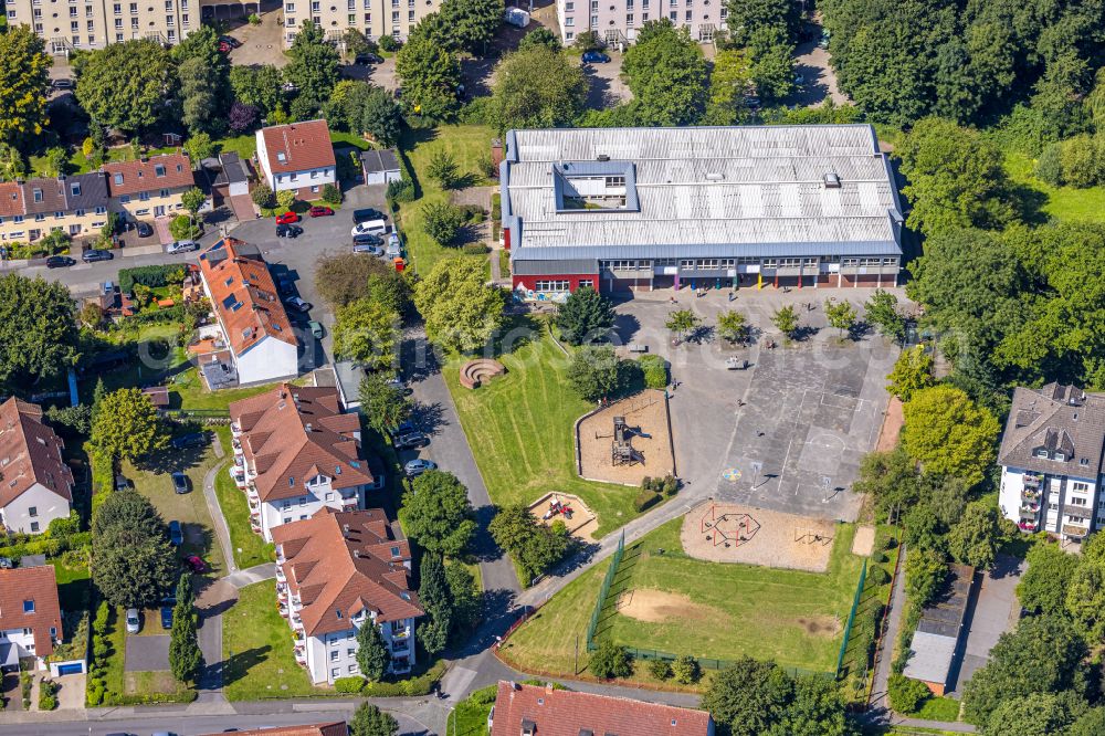 Aerial image Witten - School building of the Baedekerschule on street In den Hoefen in Witten at Ruhrgebiet in the state North Rhine-Westphalia, Germany