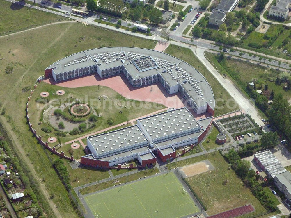 Aerial photograph Berlin - School building of the Barnim-Oberschule in Berlin in Germany