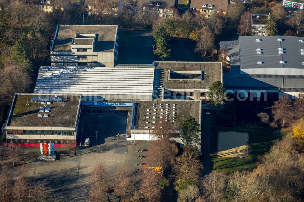 Lüdenscheid from the bird's eye view: School building of the Bergstadt-Gymnasium on Saarlandstrasse in Luedenscheid in the state North Rhine-Westphalia, Germany