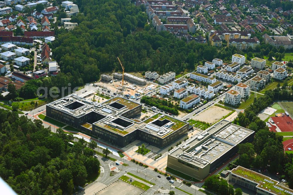 Aerial photograph Nürnberg - School building Bertolt-Brecht-Schule Bertolt-Brecht-Schule - a UNESCO project school with middle school, secondary school and high school on Karl-Schoenleben-Strasse in the district of Langwasser Nordost in Nuremberg in the state of Bavaria, Germany