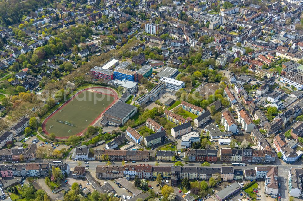 Witten from the bird's eye view: School building of the of Berufskolleg Witten and the Otto-Schott-Realschule on Husemannstrasse - Am Viehmarkt in Witten in the state North Rhine-Westphalia, Germany