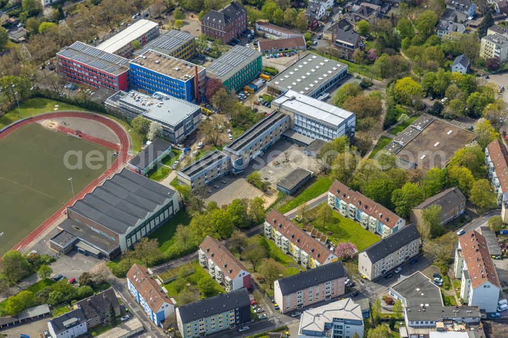 Aerial image Witten - School building of the of Berufskolleg Witten and the Otto-Schott-Realschule on Husemannstrasse - Am Viehmarkt in Witten in the state North Rhine-Westphalia, Germany