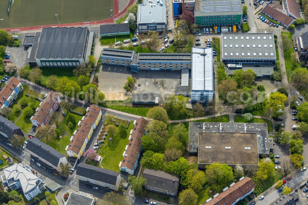 Witten from above - School building of the of Berufskolleg Witten and the Otto-Schott-Realschule on Husemannstrasse - Am Viehmarkt in Witten in the state North Rhine-Westphalia, Germany