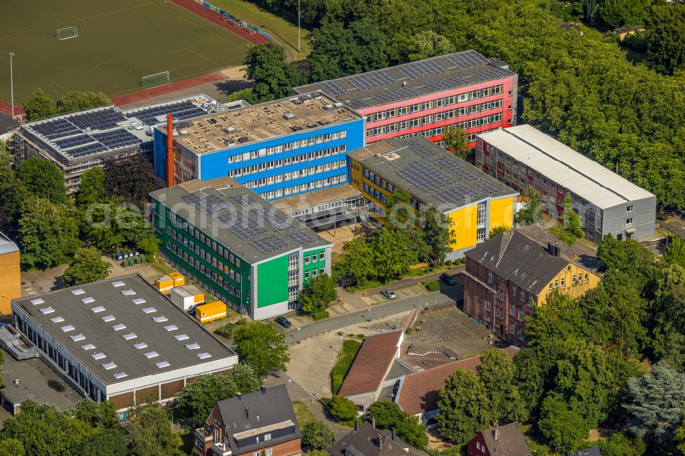 Witten from the bird's eye view: School building of the of Berufskolleg Witten and the Otto-Schott-Realschule on Husemannstrasse - Am Viehmarkt in Witten in the state North Rhine-Westphalia, Germany