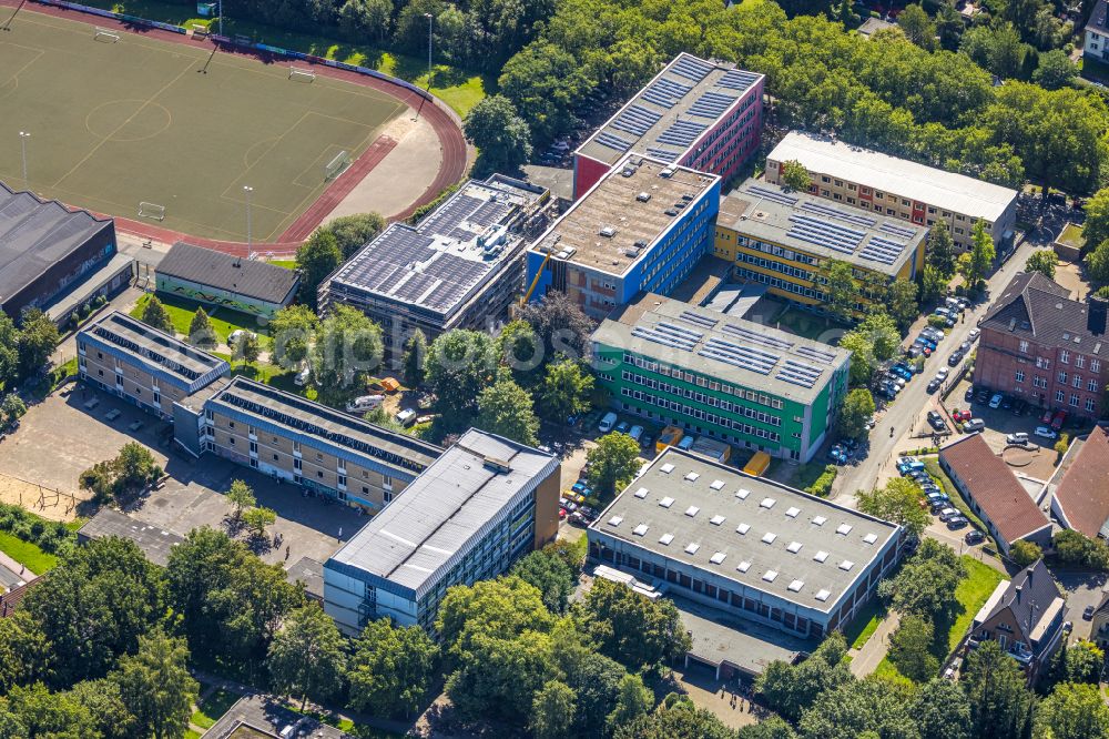 Witten from the bird's eye view: School building of the of Berufskolleg Witten and the Otto-Schott-Realschule on Husemannstrasse - Am Viehmarkt in Witten in the state North Rhine-Westphalia, Germany