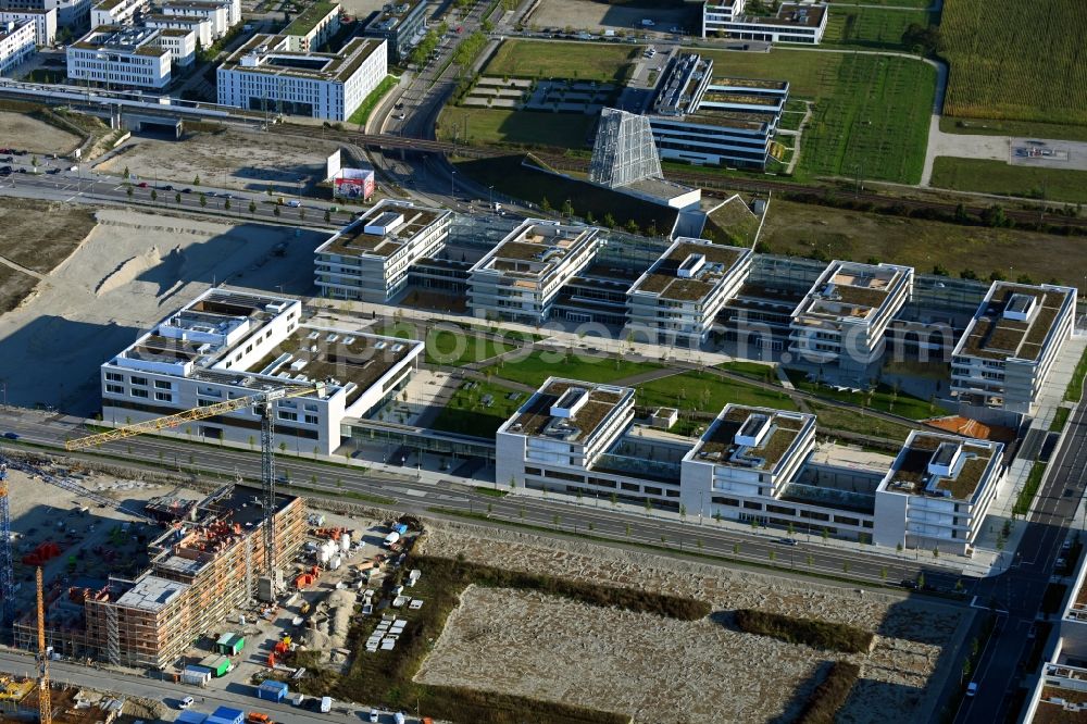 Aerial photograph München - School building of the on Helmut-Schmidt-Allee - Aubinger Allee in the district Bildungscampus Freiham in Munich in the state Bavaria, Germany