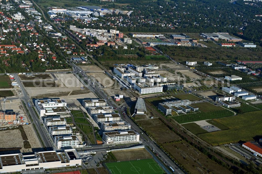 Aerial image München - School building of the on Helmut-Schmidt-Allee - Aubinger Allee in the district Bildungscampus Freiham in Munich in the state Bavaria, Germany