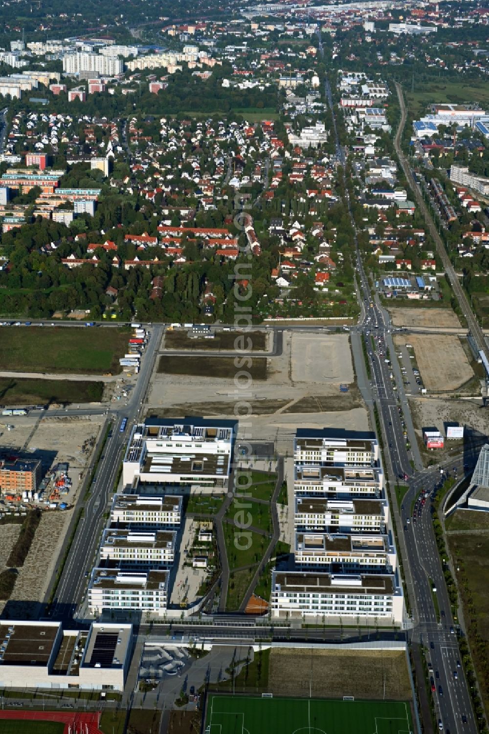 Aerial photograph München - School building of the on Helmut-Schmidt-Allee - Aubinger Allee in the district Bildungscampus Freiham in Munich in the state Bavaria, Germany