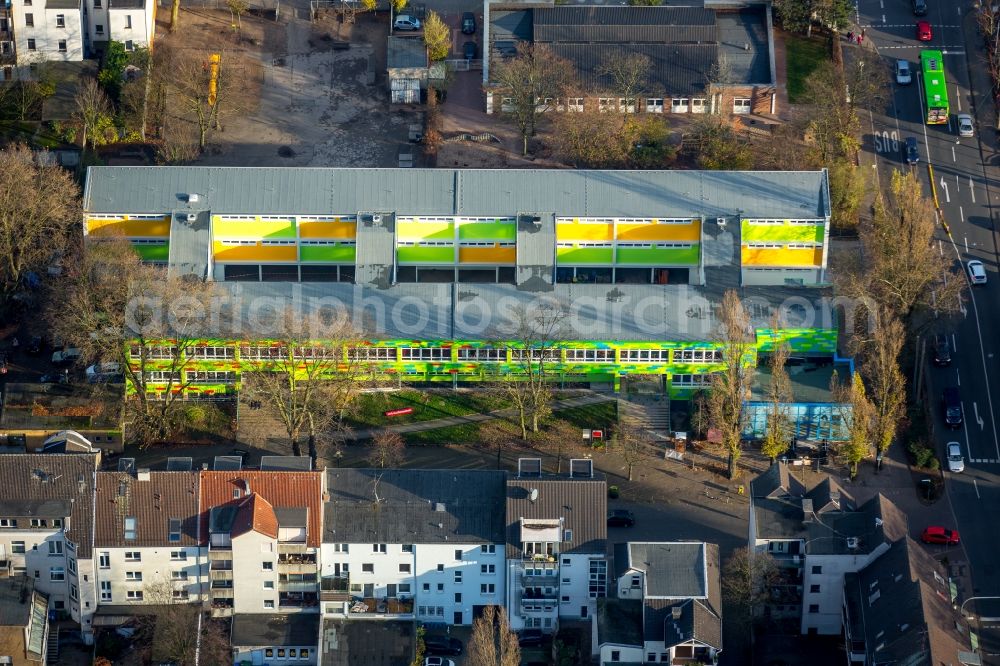 Oberhausen from the bird's eye view: School building of the Brueder-Grimm-Schule on Lothringer Strasse in Oberhausen in the state North Rhine-Westphalia